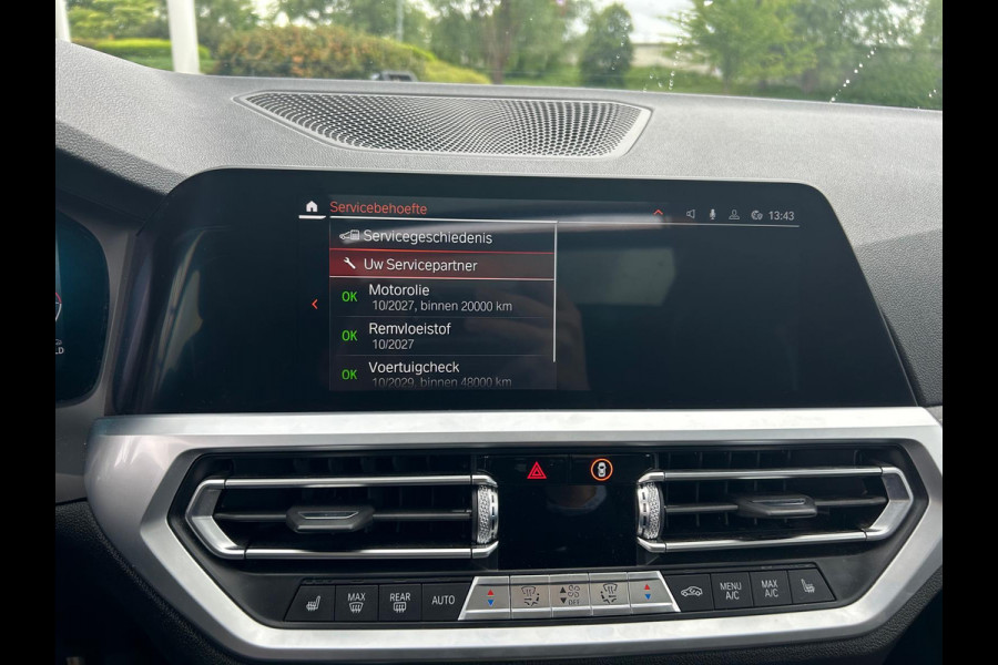 BMW 3 Serie Touring 330i High Exe. M Sport / Panoramadak / Camera / Leder / CarPlay / 19'' / Sportstoelen / Stoelverwarming / DAB / Cruise Control / Getint glas