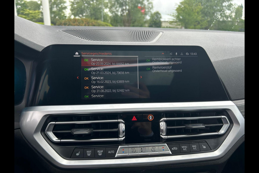 BMW 3 Serie Touring 330i High Exe. M Sport / Panoramadak / Camera / Leder / CarPlay / 19'' / Sportstoelen / Stoelverwarming / DAB / Cruise Control / Getint glas