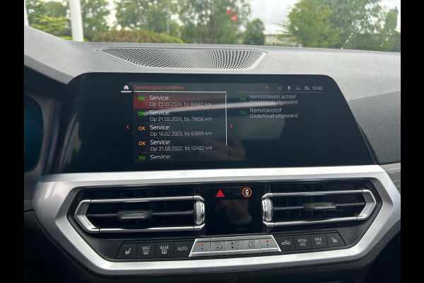 BMW 3 Serie Touring 330i High Exe. M Sport / Panoramadak / Camera / Leder / CarPlay / 19'' / Sportstoelen / Stoelverwarming / DAB / Cruise Control / Getint glas