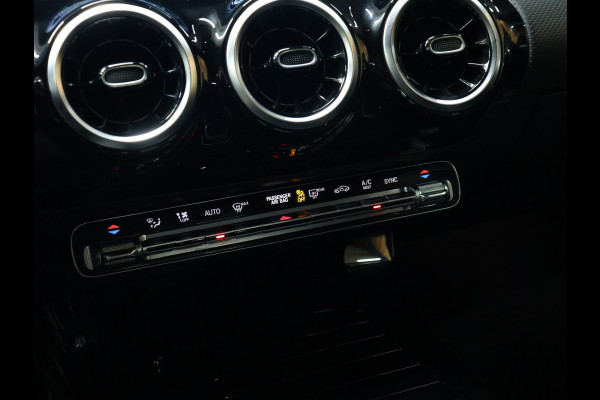 Mercedes-Benz A-Klasse 200 Advantage AMG [SCHUIFDAK, CAMERA, VOL LEDER, STOELVERWARMING, SPORTSTOELEN, NIEUWSTAAT]