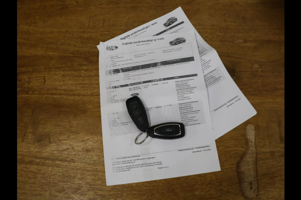 Ford Kuga 2.5 PHEV Titanium [SFEERVERLICHTING, APPLE CARPLAY, ANDROID, CAMERA, VOL LEDER, PDC V+A, DIGITAL DASH, LANE ASSIST, KEYLESS ENTRY, CRUISE CONTROL, CLIMATE CONTROL, NIEUWSTAAT]