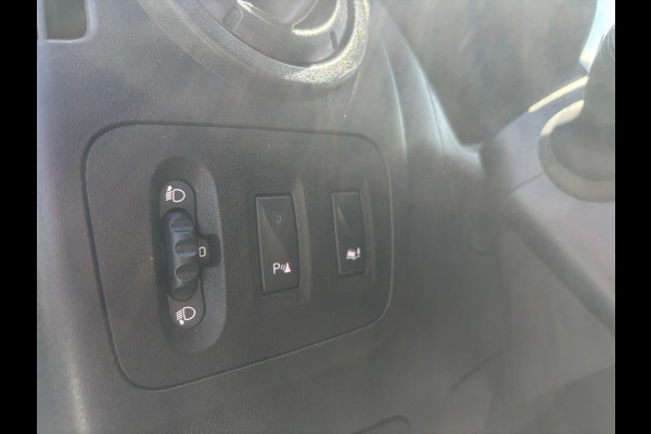 Renault Master T35 2.3 dCi L3H3 | 3 Zitplaatsen | Bluetooth | Navi | Parkeersensoren | Airco