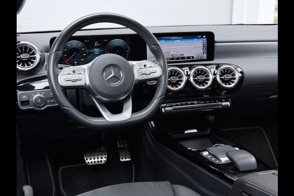 Mercedes-Benz A-Klasse 250 e AMG Line Pano/AR/sfeer/Camera