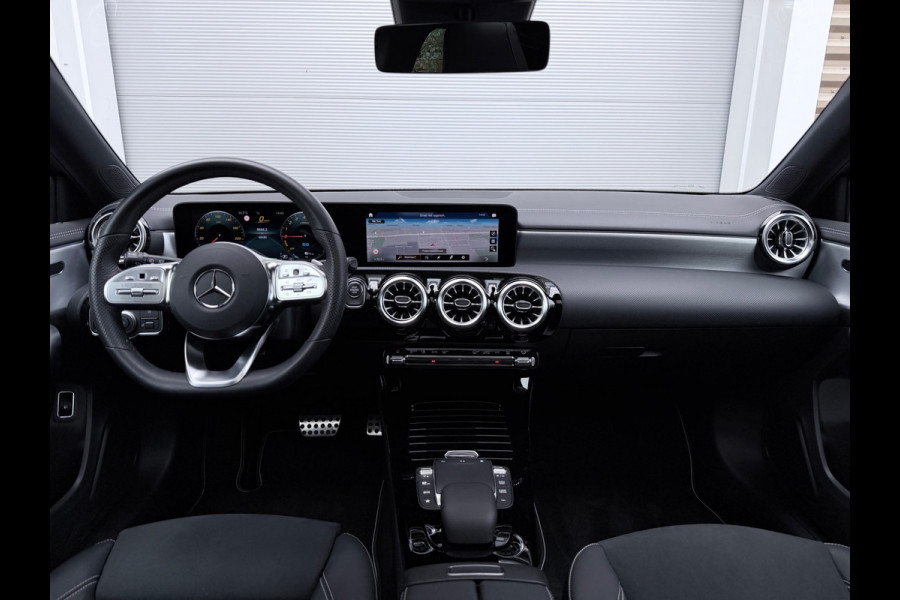 Mercedes-Benz A-Klasse 250 e AMG Line Pano/Camera/Sfeer