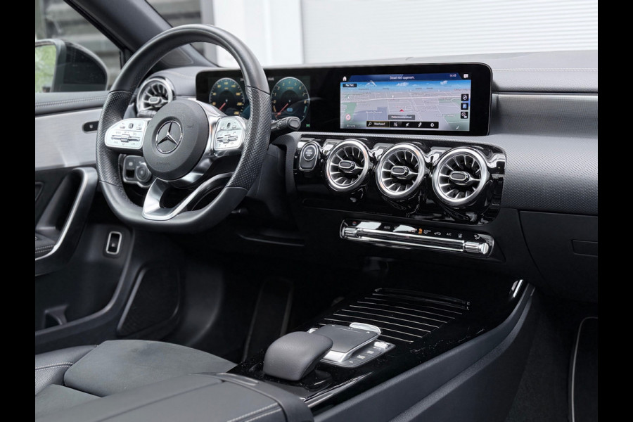 Mercedes-Benz A-Klasse 250 e AMG Line Pano/Camera/Sfeer