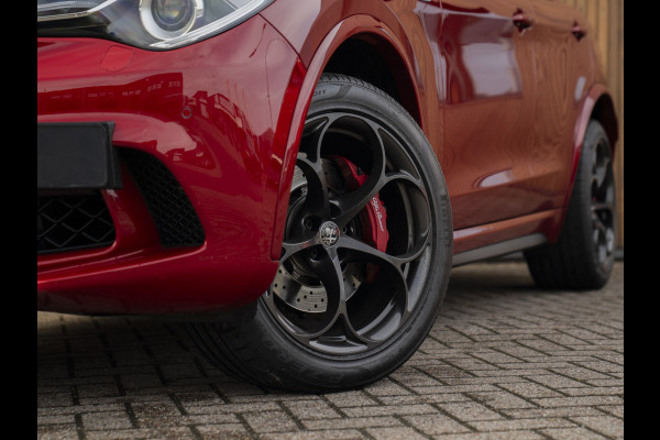 Alfa Romeo Stelvio 2.9 V6 AWD Quadrifoglio | Harman/Kardon | Rosso Competizione | Adapt. cruise | CarPlay | Carbon stuur