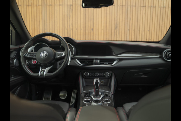Alfa Romeo Stelvio 2.9 V6 AWD Quadrifoglio | Harman/Kardon | Rosso Competizione | Adapt. cruise | CarPlay | Carbon stuur