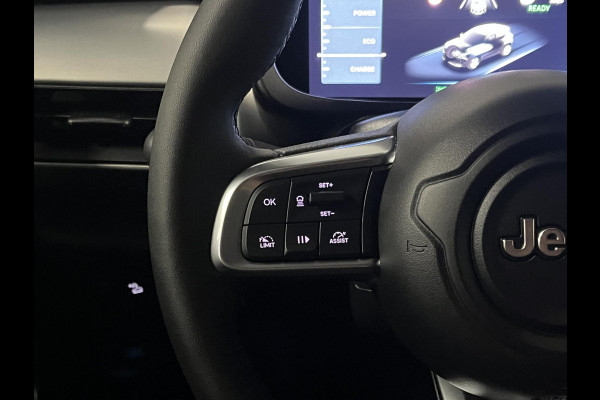 Jeep Avenger Summit 54 kWh *2.496 km* Adaptive cruise control | Camera | Carplay | Airco | Dodehoek detectie | 18" lichtmetalen wielen |