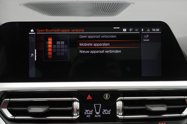 BMW 3 Serie Touring 330e Business Edition Plus M-sport Panoramadak, M-Sportstoelen, Carbon, Camera, Elektr. Trekhaak, 19''