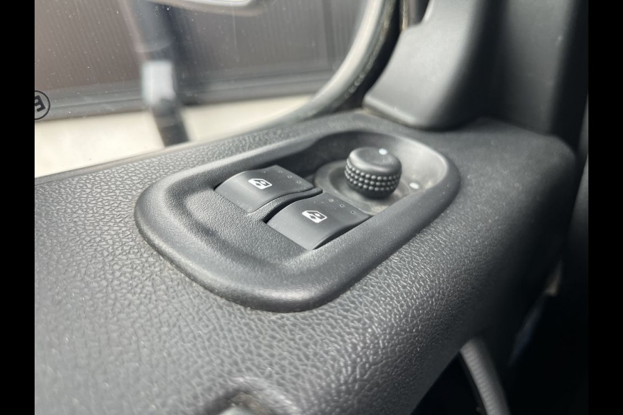 Renault Master T35 2.3 dCi L2H2 3p BPM Vrij! Lease €270 p/m, Imperiaal+Trap, Bedrijfswageninrichting, Navi, PDC, Airco, Trekhaak, Cruise controle, Onderhoudshistorie aanwezig