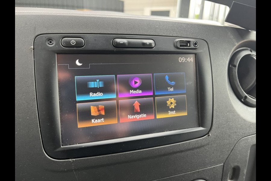 Renault Master T35 2.3 dCi L2H2 3p BPM Vrij! Lease €270 p/m, Imperiaal+Trap, Bedrijfswageninrichting, Navi, PDC, Airco, Trekhaak, Cruise controle, Onderhoudshistorie aanwezig