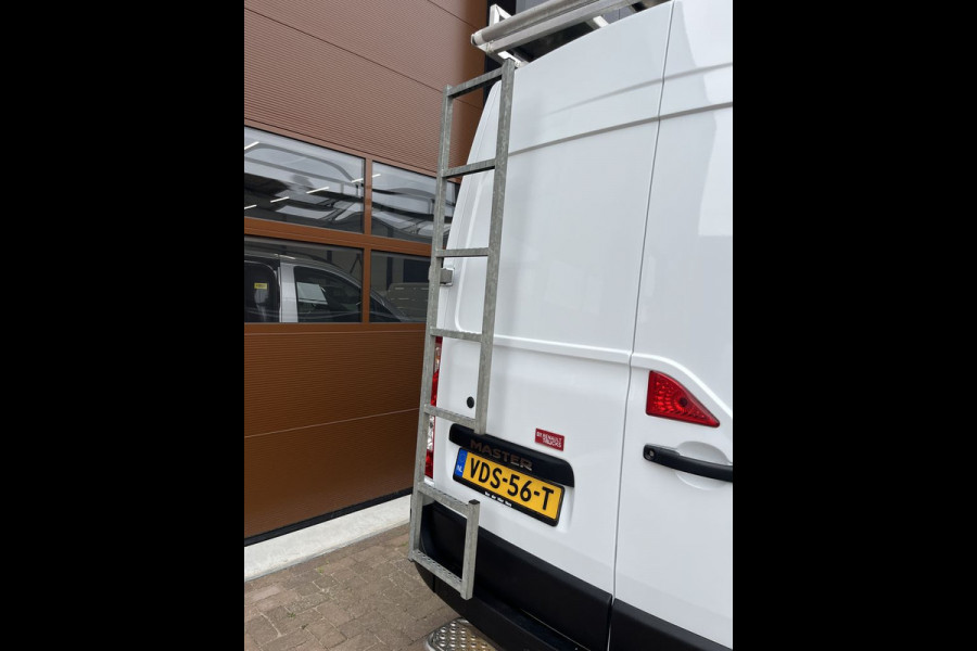 Renault Master T35 2.3 dCi L2H2 3p BPM Vrij! Lease €270 p/m, Imperiaal+Trap, Bedrijfswageninrichting, Navi, PDC, Airco, Trekhaak, Cruise controle, Onderhoudshistorie aanwezig