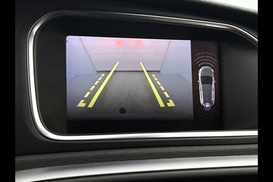 Volvo V40 1.5 T3 Polar+ Sport(Goed OnderH, Panorama, Camera, Trekhaak, Navi, StoelV, PDC V+A, Etc)