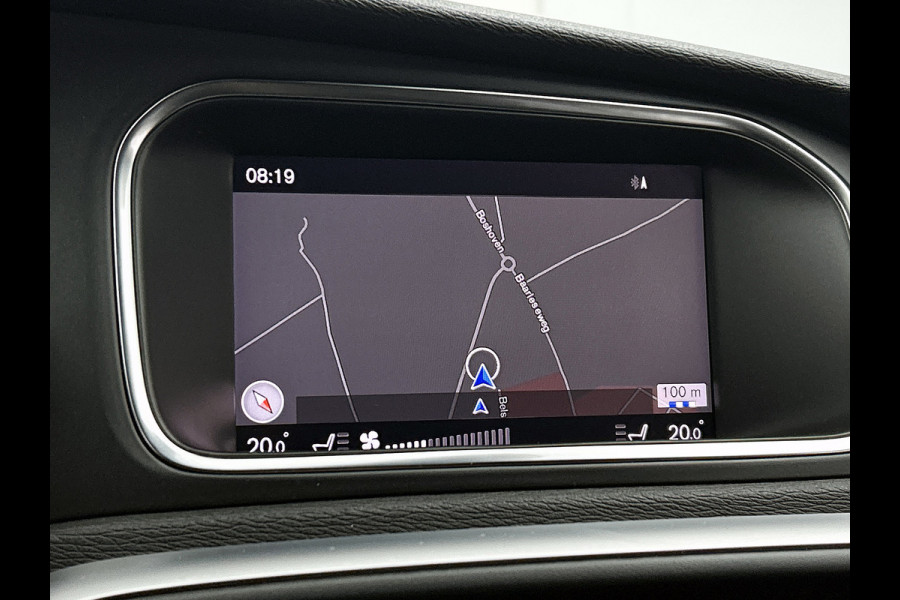 Volvo V40 1.5 T3 Polar+ Sport(Goed OnderH, Panorama, Camera, Trekhaak, Navi, StoelV, PDC V+A, Etc)
