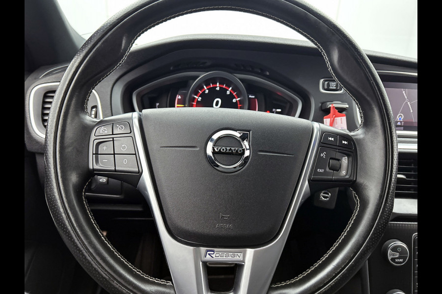 Volvo V40 1.5 T3 Polar+ Sport(Goed OnderH, Panorama, Camera, Trekhaak, Navi, StoelV, PDC V+A, Etc)