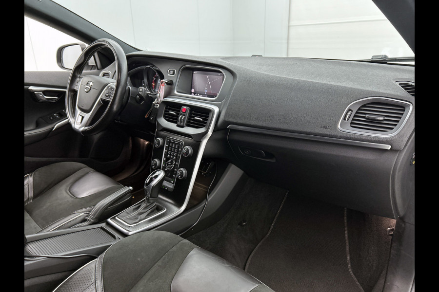 Volvo V40 1.5 T3 Polar+ Sport(Goed OnderH, Panorama, Camera, Trekhaak, Navi, StoelV, PDC V+A, Etc)