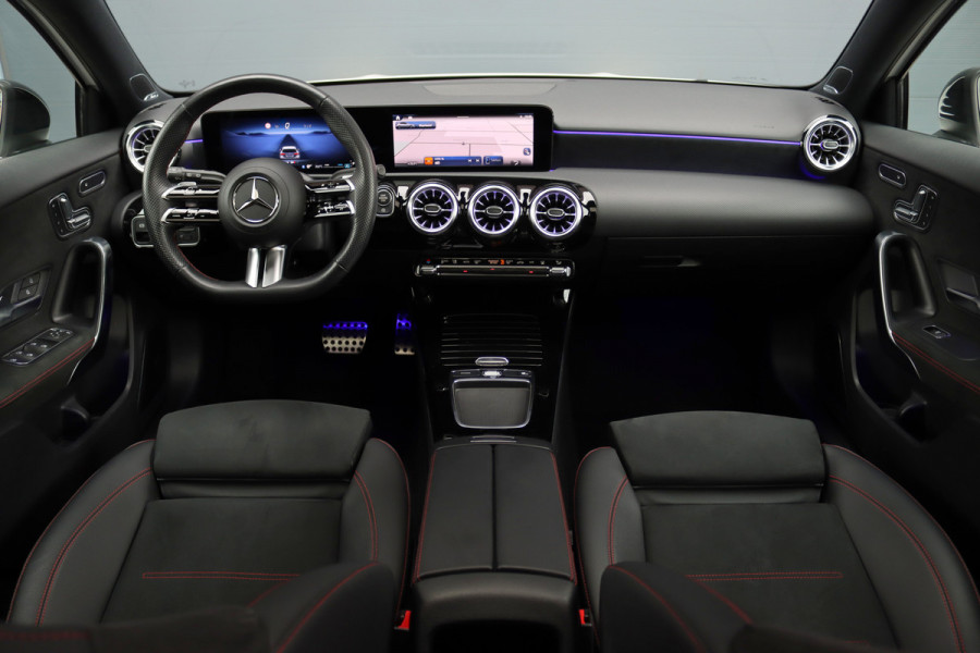 Mercedes-Benz A-Klasse 250 4MATIC AMG Line | 224pk | Panoramadak | Memory | Burmester | Camera | Standkachel | Keyless Go | Apple Carplay | Nightpakket | Verwarmd Stuurwiel |