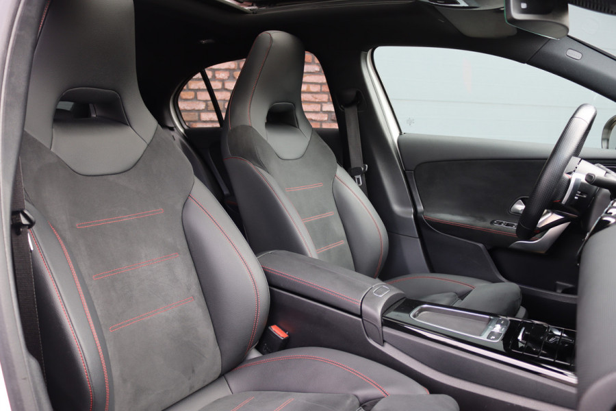 Mercedes-Benz A-Klasse 250 4MATIC AMG Line | 224pk | Panoramadak | Memory | Burmester | Camera | Standkachel | Keyless Go | Apple Carplay | Nightpakket | Verwarmd Stuurwiel |