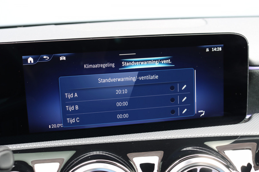 Mercedes-Benz A-Klasse 250 4MATIC AMG Line | 224pk | Panoramadak | Memory | Burmester | Camera | Standkachel | Keyless Go | Apple Carplay | Nightpakket | Verwarmd Stuurwiel |