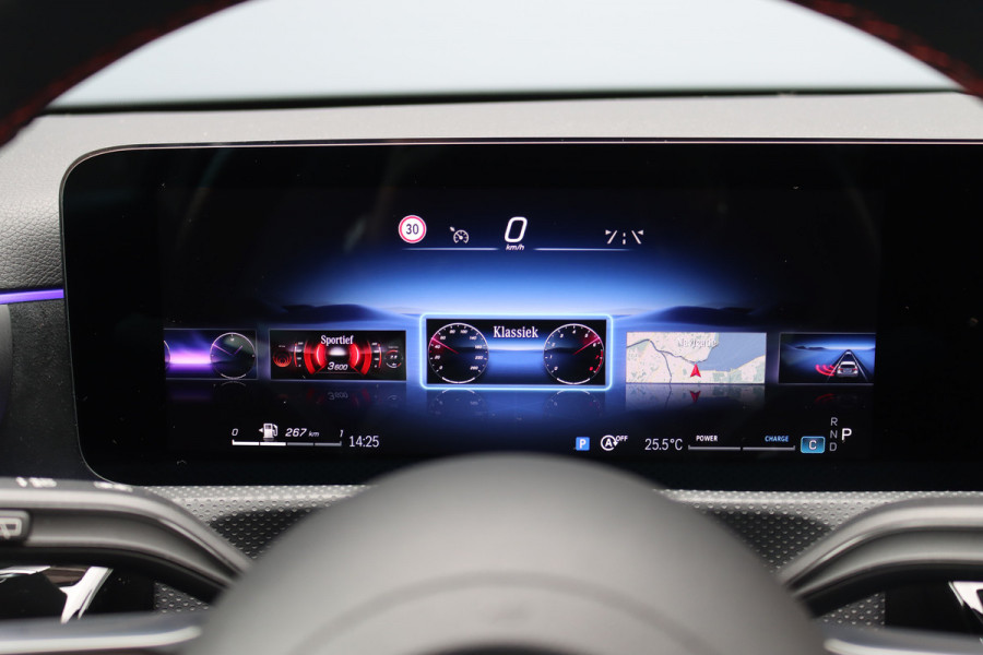 Mercedes-Benz A-Klasse 250 4MATIC AMG Line | 224pk | Panoramadak | Memory | Burmester | Camera | Standkachel | Keyless Go | Apple Carplay | Nightpakket | Verwarmd Stuurwiel |