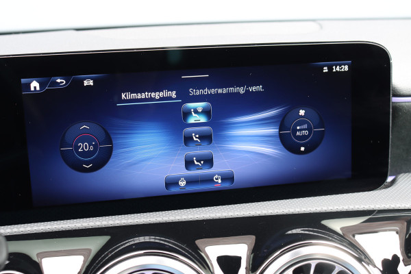 Mercedes-Benz A-Klasse 250 4MATIC AMG Line | 224pk | Panoramadak | Memory | Burmester | Camera | Standkachel | Keyless Go | Apple Carplay | Nightpakket | Verwarmd Stuurwiel |