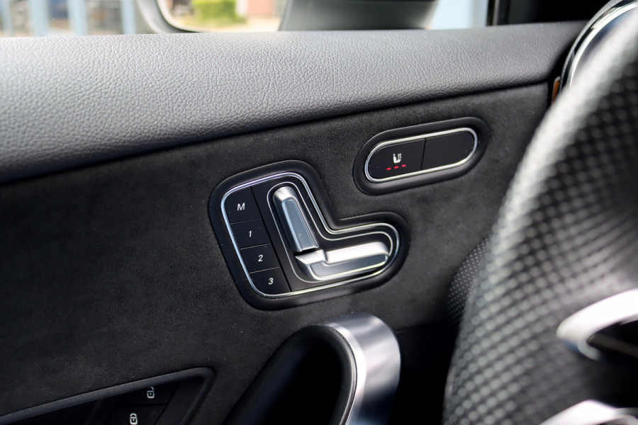 Mercedes-Benz A-Klasse 250 4MATIC AMG Line | 224pk | Panoramadak | Memory | Burmester | Camera | Standkachel | Keyless Go | Apple Carplay | Nightpakket | Verwarmd Stuurwiel |