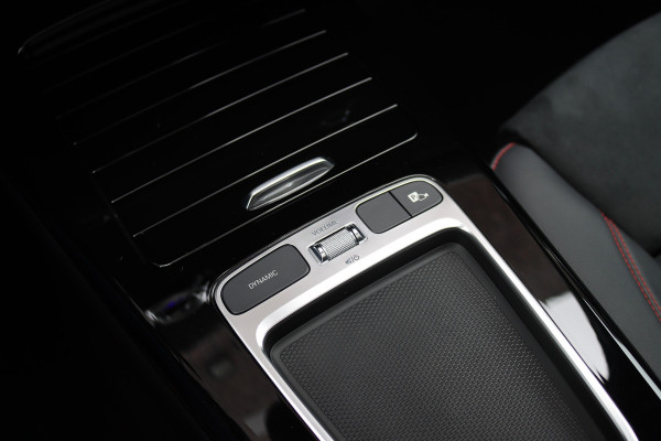 Mercedes-Benz A-Klasse 250 4MATIC AMG Line | 224pk | Panoramadak | Memory | Burmester | Camera | Standkachel | Keyless Go | Apple Carplay | Nightpakket | Verwarmd Stuurwiel |