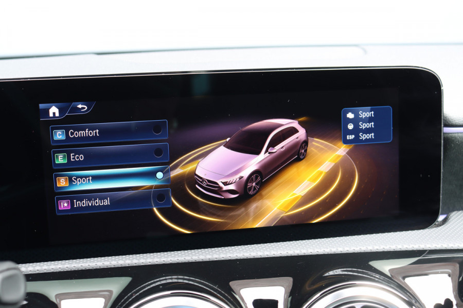 Mercedes-Benz A-Klasse 250 4MATIC AMG Line | 224pk | Panoramadak | Memory | Burmester | Camera | Standkachel | Keyless Go | Apple Carplay | Nightpakket | Verwarmd Stuurwiel |