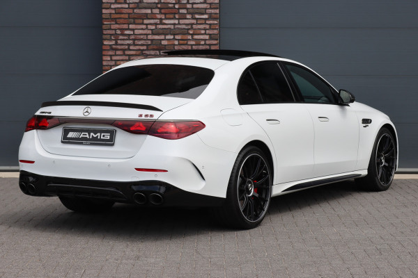 Mercedes-Benz E-Klasse AMG 53 4MATIC+ Premium | 612pk | Hyperscreen | Achterasbesturing | Carbon | AMG Drivers Package | Distronic+ | HUD | Panoramadak | Digital Light | Burmester | Dynamic Plus-pakket |