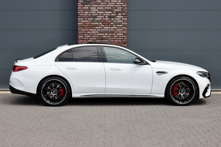 Mercedes-Benz E-Klasse AMG 53 4MATIC+ Premium | 612pk | Hyperscreen | Achterasbesturing | Carbon | AMG Drivers Package | Distronic+ | HUD | Panoramadak | Digital Light | Burmester | Dynamic Plus-pakket |