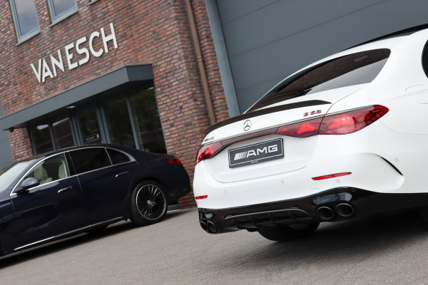 Mercedes-Benz E-Klasse AMG 53 4MATIC+ Premium | 612pk | Hyperscreen | Achterasbesturing | Carbon | AMG Drivers Package | Distronic+ | HUD | Panoramadak | Digital Light | Burmester | Dynamic Plus-pakket |