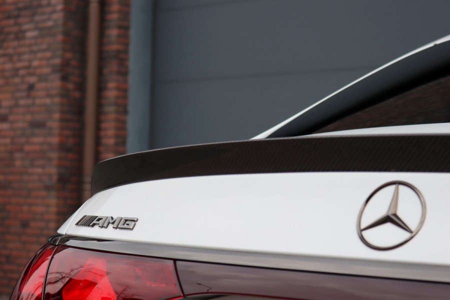 Mercedes-Benz E-Klasse AMG 53 4MATIC+ Premium | 612pk | Hyperscreen | Achterasbesturing | Carbon | AMG Drivers Package | Distronic+ | HUD | Panoramadak | Digital Light | Burmester | Dynamic Plus-pakket |