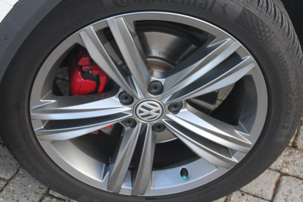 Volkswagen T-Roc 1.5 TSI R-Line Org. NL | Af. Trekhaak | Virtueel | ACC | Stoel/stuurverwarming