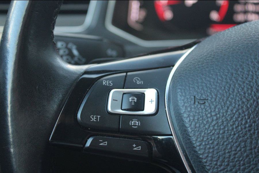 Volkswagen T-Roc 1.5 TSI R-Line Org. NL | Af. Trekhaak | Virtueel | ACC | Stoel/stuurverwarming