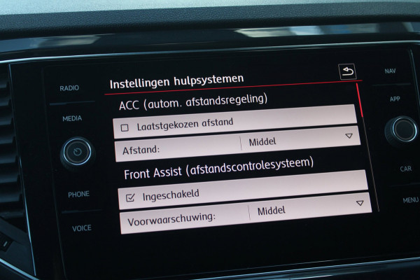Volkswagen T-Roc 1.5 TSI R-Line Org. NL | Af. Trekhaak | Virtueel | ACC | Stoel/stuurverwarming