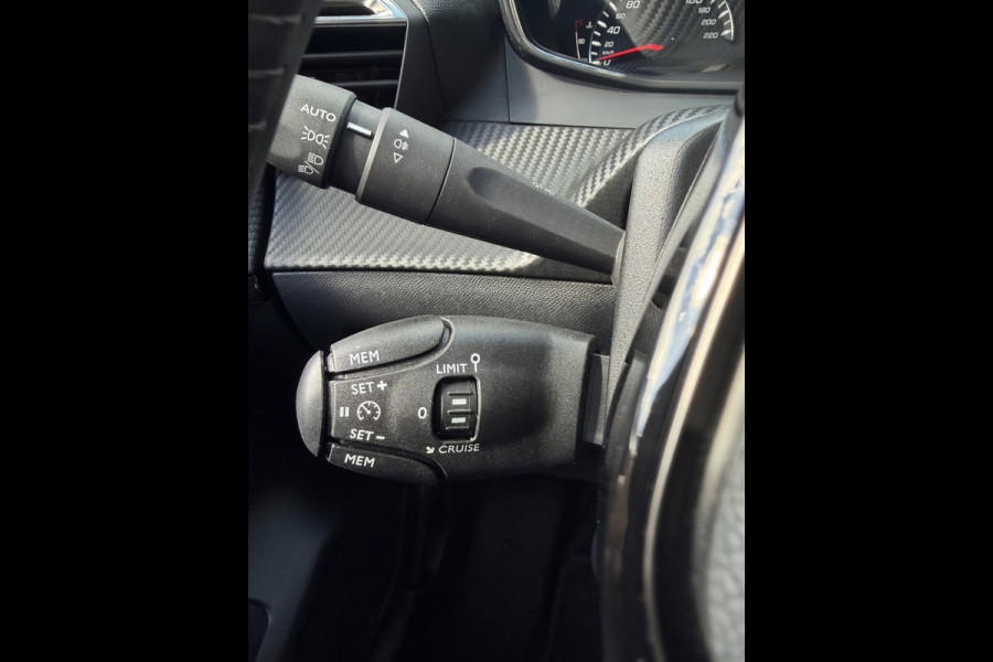 Peugeot 208 1.2 PureTech Pack 101PK -61.000 KM - Navigatie / Apple CarPlay I Airco I LED I PDC I Sport velgen I Dealer onderhouden