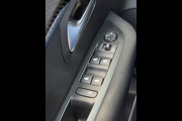 Peugeot 208 1.2 PureTech Pack 101PK -61.000 KM - Navigatie / Apple CarPlay I Airco I LED I PDC I Sport velgen I Dealer onderhouden