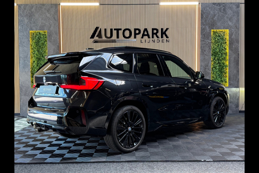 BMW X1 XDrive25e |M-Sport|PANO|HuD|360 CAMERA|TREKHAAK|FABRIEKSGARANTIE|DEALER ONDERHOUDEN|SFEERVERLICHTING|DODEHOEK ASSISTENT|VOL