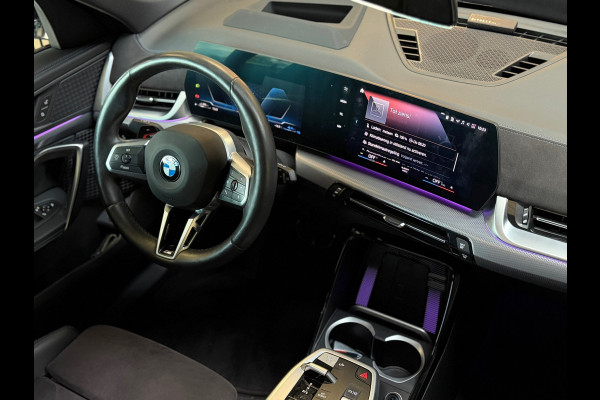 BMW X1 XDrive25e |M-Sport|PANO|HuD|360 CAMERA|TREKHAAK|FABRIEKSGARANTIE|DEALER ONDERHOUDEN|SFEERVERLICHTING|DODEHOEK ASSISTENT|VOL