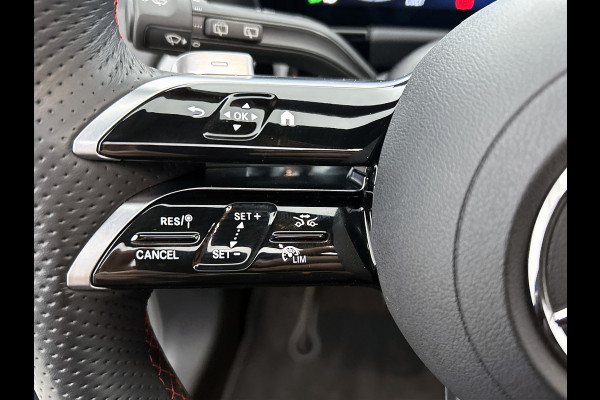 Mercedes-Benz GLA 180 AMG Line | AMG-Line In en Exterieur | Lichtmetalen velgen | panoramadak | Parking support | wide screen | Navigatie | Inclusief 24 maanden MB Certified garantie voor Europa.