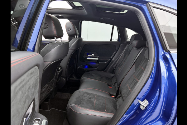 Mercedes-Benz GLA 180 AMG Line | AMG-Line In en Exterieur | Lichtmetalen velgen | panoramadak | Parking support | wide screen | Navigatie | Inclusief 24 maanden MB Certified garantie voor Europa.