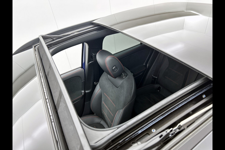 Mercedes-Benz GLA 180 AMG Line | AMG-Line In en Exterieur | Lichtmetalen velgen | panoramadak | Parking support | wide screen | Navigatie | Inclusief 24 maanden MB Certified garantie voor Europa.