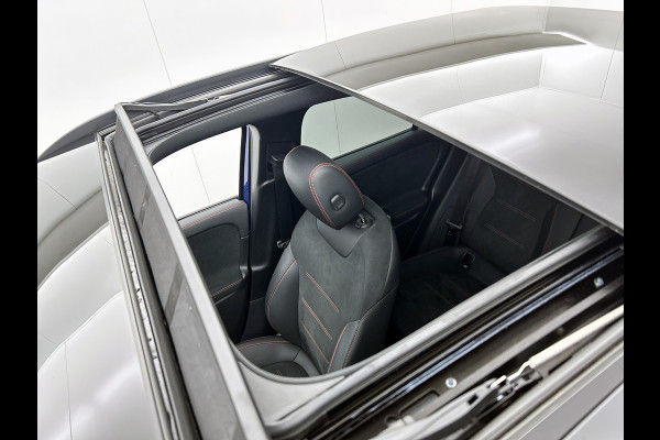 Mercedes-Benz GLA 180 AMG Line | AMG-Line In en Exterieur | Lichtmetalen velgen | panoramadak | Parking support | wide screen | Navigatie | Inclusief 24 maanden MB Certified garantie voor Europa.