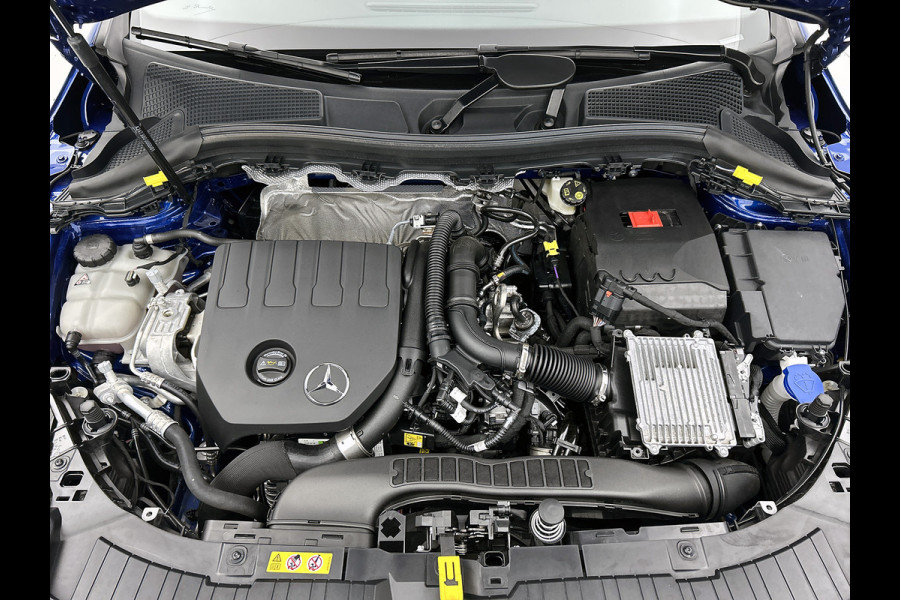 Mercedes-Benz GLA 180 AMG Line | AMG-Line In en Exterieur | Lichtmetalen velgen | panoramadak | Parking support | wide screen | Navigatie | Inclusief 24 maanden MB Certified garantie voor Europa.
