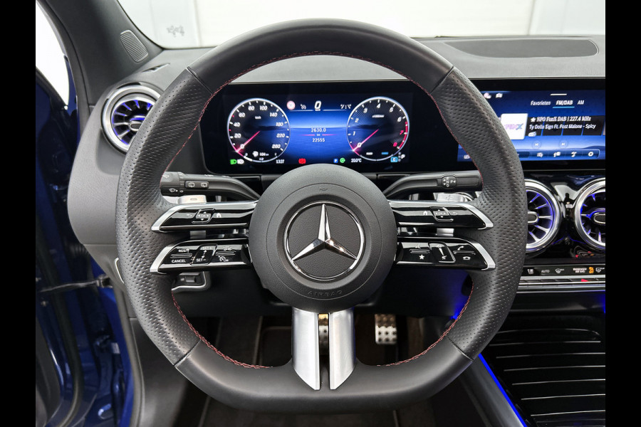 Mercedes-Benz GLA 180 AMG Line | AMG-Line In en Exterieur | Lichtmetalen velgen | panoramadak | Parking support | wide screen | Navigatie | Inclusief 24 maanden MB Certified garantie voor Europa.