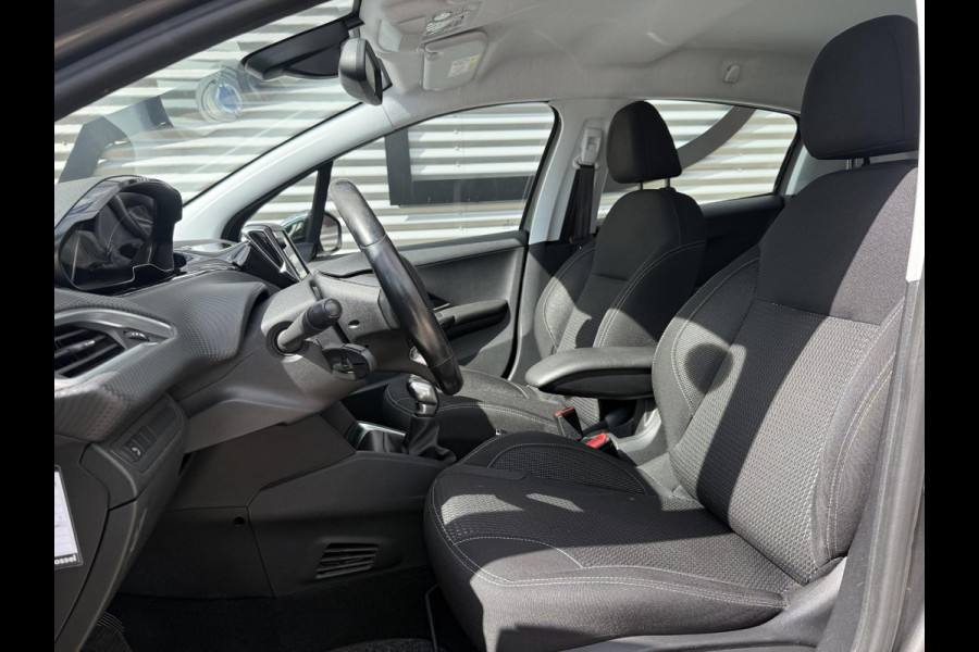 Peugeot 208 1.2 PureTech Blue Lease Executive 2e Eigenaar|Navi|Carplay|D-riem vv in 2025|Trekhaak|PDC|Clima|N.A.P|APK tot 02-2027