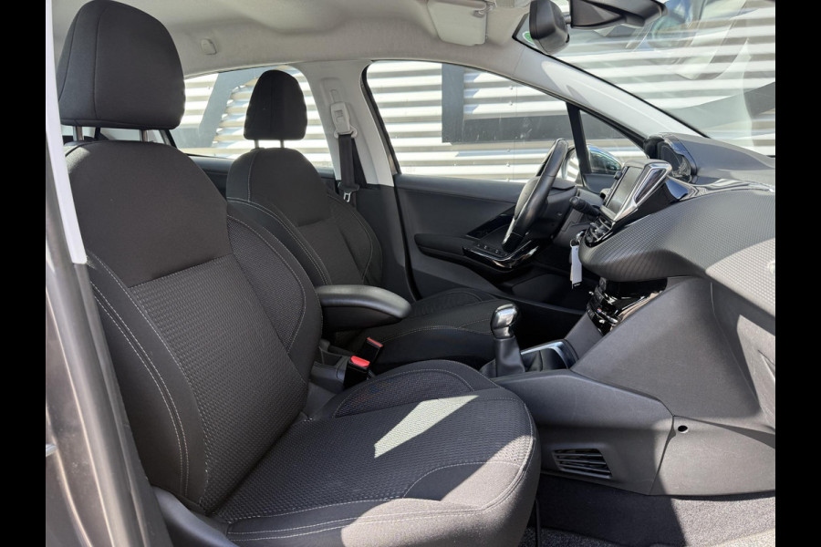 Peugeot 208 1.2 PureTech Blue Lease Executive 2e Eigenaar|Navi|Carplay|D-riem vv in 2025|Trekhaak|PDC|Clima|N.A.P|APK tot 02-2027