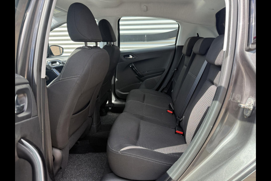 Peugeot 208 1.2 PureTech Blue Lease Executive 2e Eigenaar|Navi|Carplay|D-riem vv in 2025|Trekhaak|PDC|Clima|N.A.P|APK tot 02-2027