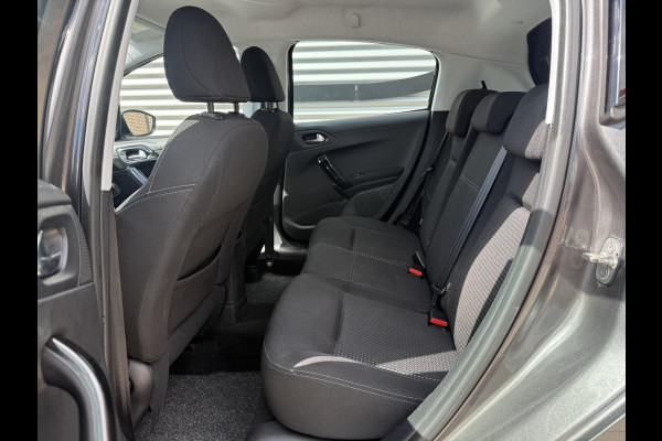 Peugeot 208 1.2 PureTech Blue Lease Executive 2e Eigenaar|Navi|Carplay|D-riem vv in 2025|Trekhaak|PDC|Clima|N.A.P|APK tot 02-2027