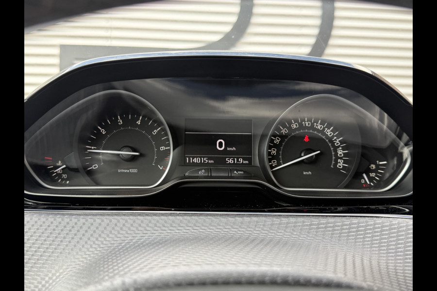 Peugeot 208 1.2 PureTech Blue Lease Executive 2e Eigenaar|Navi|Carplay|D-riem vv in 2025|Trekhaak|PDC|Clima|N.A.P|APK tot 02-2027